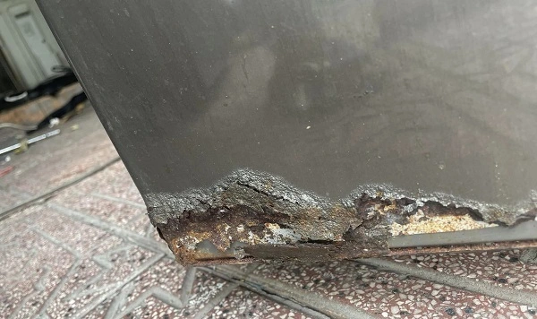 Tủ lạnh bị mục phần dưới